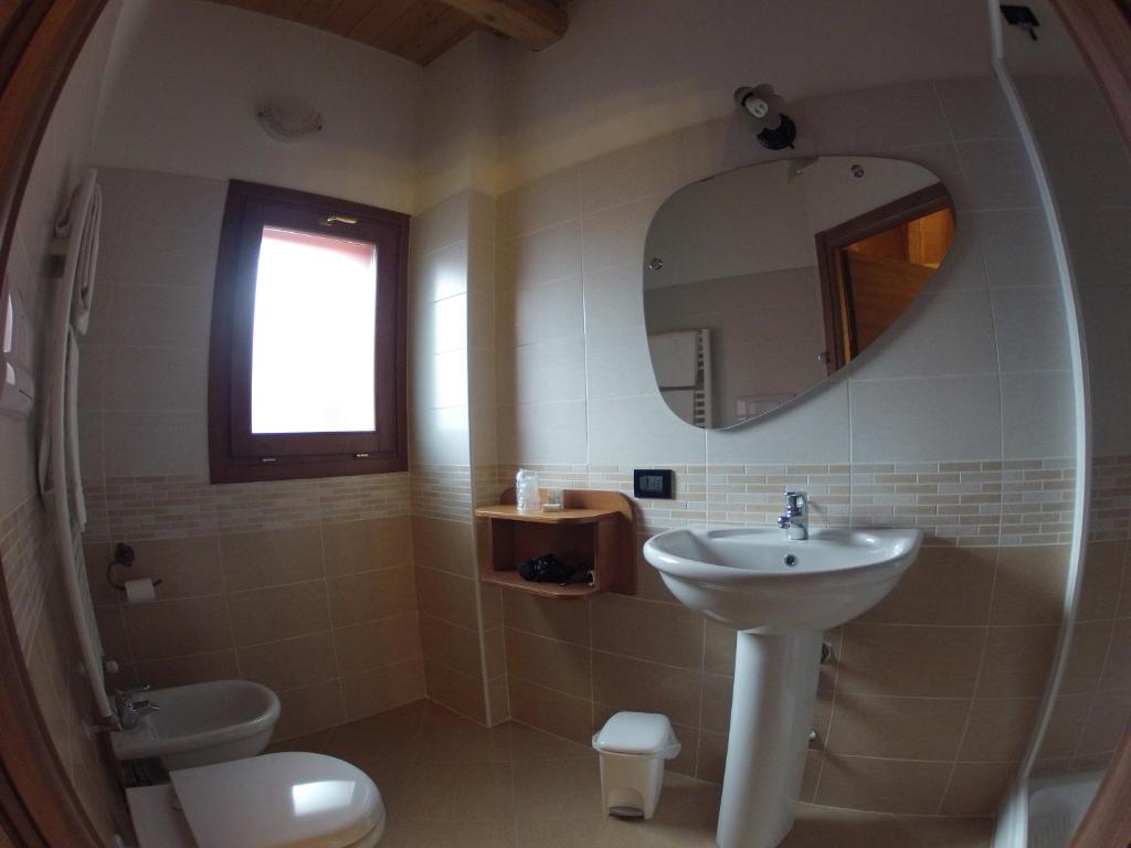 Двухместный (Двухместный номер с 1 кроватью и собственной ванной комнатой) отеля Il Borghetto, Бергамо