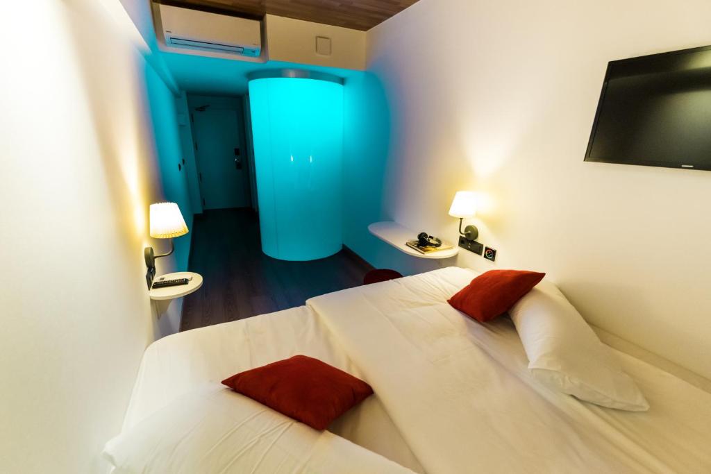 Двухместный (Двухместный номер с 1 кроватью и собственной ванной комнатой) хостела Far Home Bernabeu, Мадрид