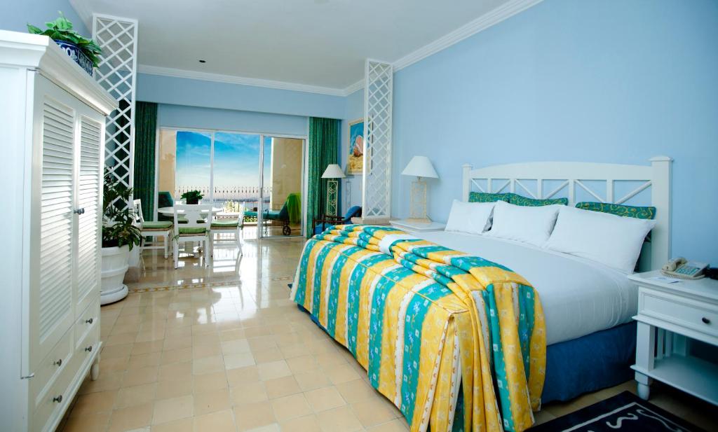 Сьюит (Полулюкс) курортного отеля Pueblo Bonito Emerald Bay Resort & Spa All Inclusive, Масатлан