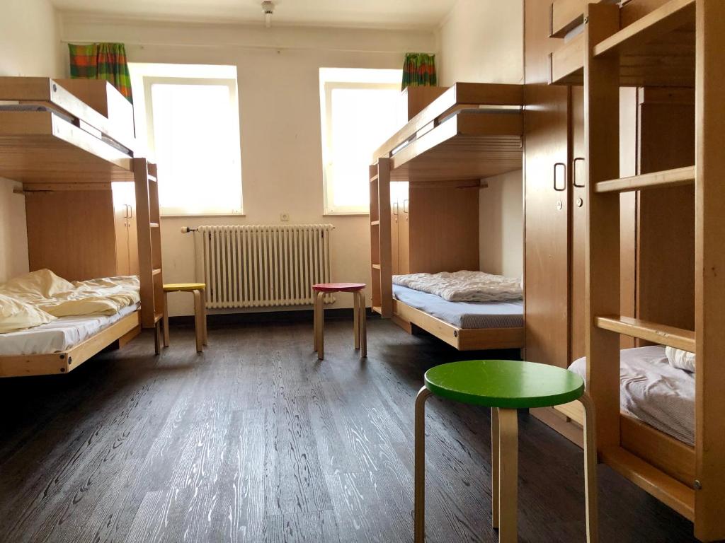Номер (Кровать в 6-местном общем номере для мужчин и женщин (только гости от 18 лет)) хостела Jugendherberge Hamburg Auf dem Stintfang, Гамбург