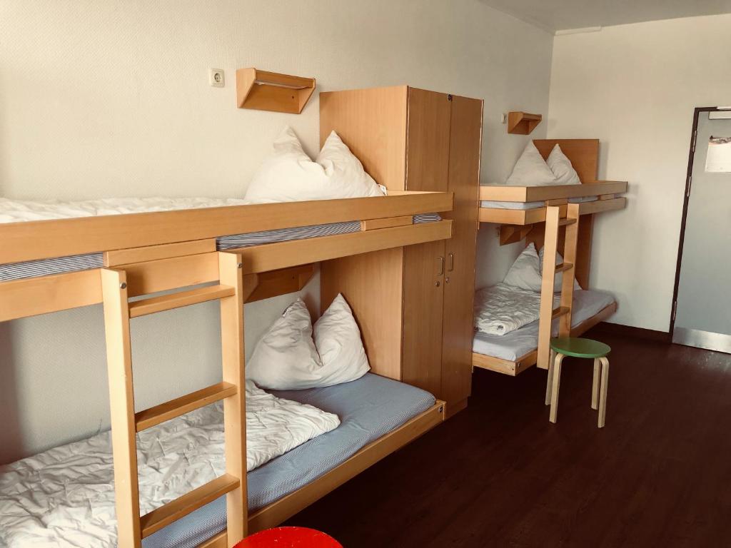 Номер (Кровать в 8-местном общем номере для мужчин и женщин (только гости от 18 лет)) хостела Jugendherberge Hamburg Auf dem Stintfang, Гамбург