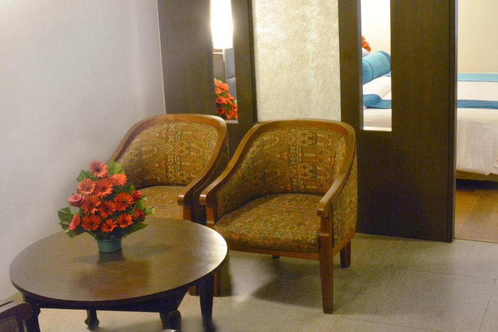 Сьюит (Deluxe Suite -  Book & Unlock Exclusive Deals/Discounts.) отеля Ashraya International Hotel, Бангалор