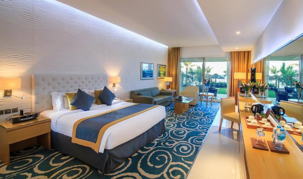 Вилла (Вилла на пляже с кроватью размера «king-size») курортного отеля Oceanic Khorfakkan Resort & Spa, Фуджейра