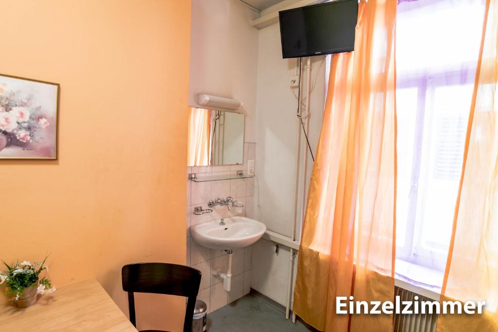 Одноместный (Одноместный номер с общей ванной комнатой) хостела Hotel Zak Schaffhausen, Шаффхаузен