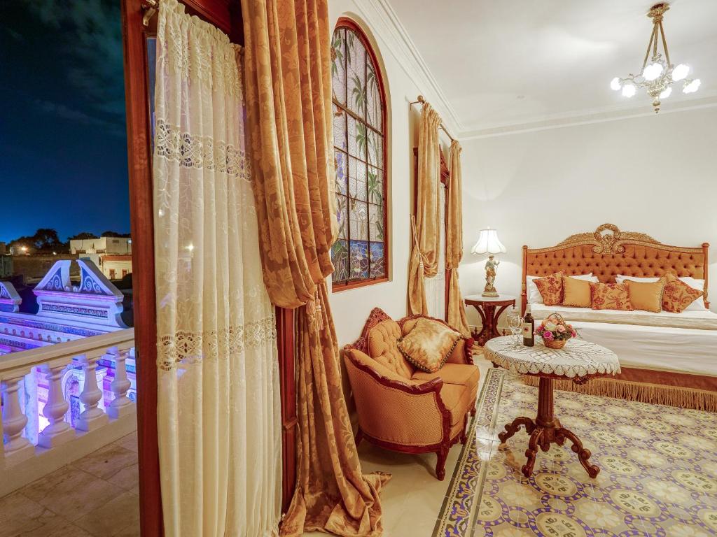 Сьюит (Superior King Suite with Pool View - Marie Antoinette) отеля El Palacito Secreto, Мерида