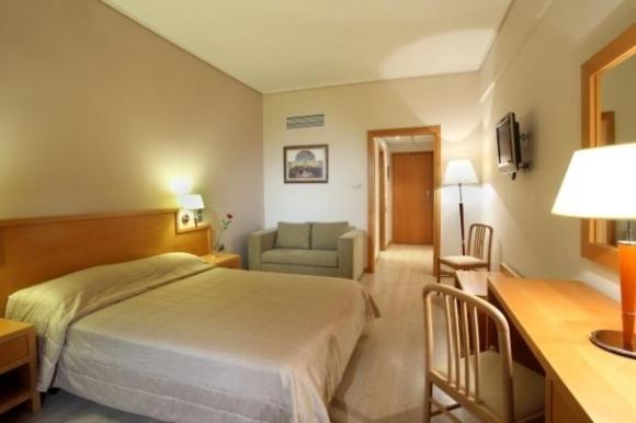 Двухместный (Двухместный номер с 1 кроватью с видом на море) отеля Messinian Bay, Каламата