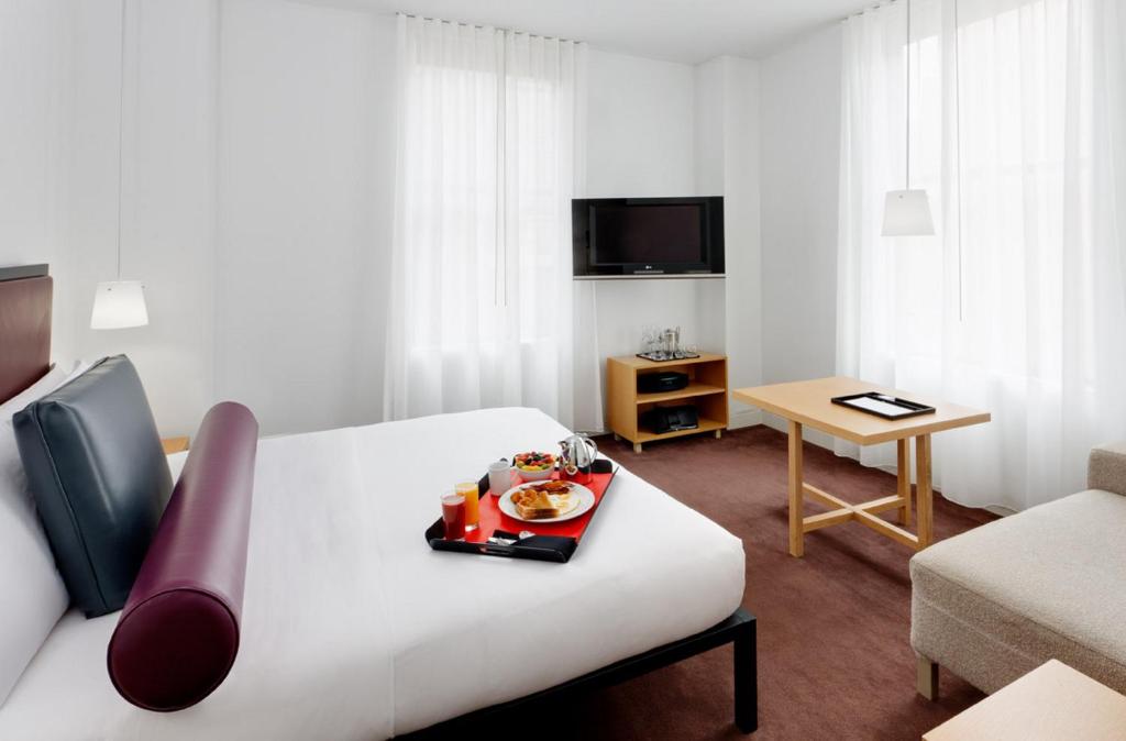 Двухместный (Улучшенный номер с кроватью размера «queen-size») отеля Bryant Park Hotel, Нью-Йорк