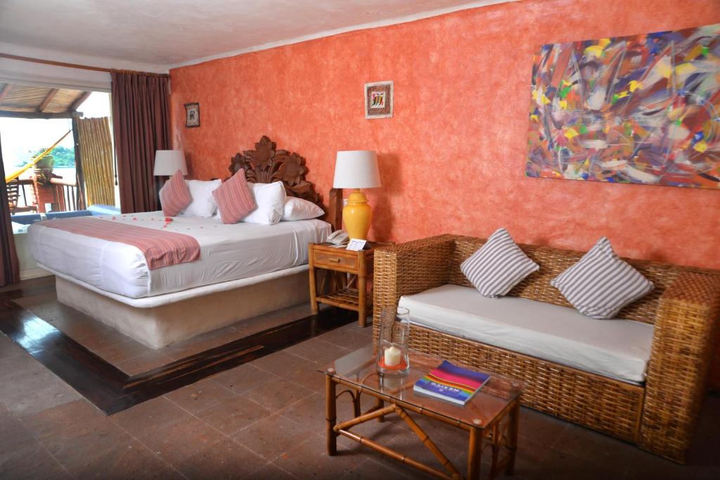 Двухместный (Полулюкс с гидромассажной ванной) отеля Hotel Aura del Mar, Сиуатанехо