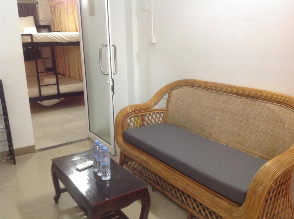 Номер (Кровать в общем 4-местном номере для мужчин и женщин) отеля White Residence Hotel & Apartment, Пномпень