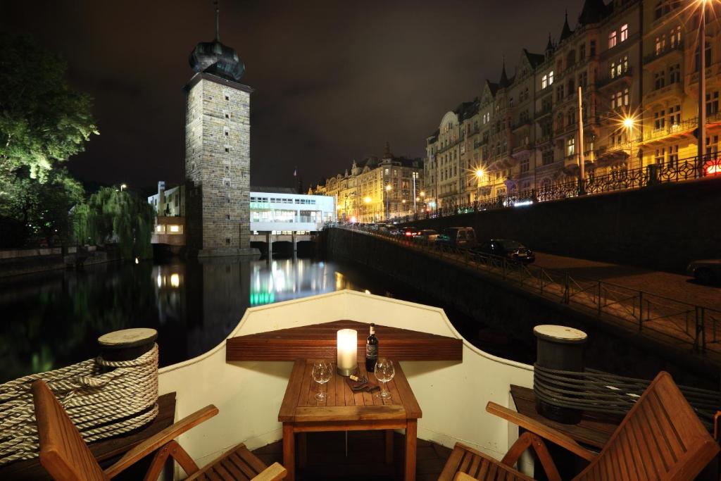 Сьюит (Полулюкс Делюкс с террасой) отеля Boat Hotel Matylda, Прага