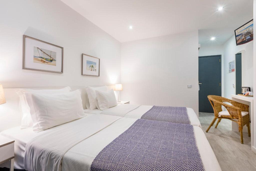 Двухместный (Стандартный двухместный номер с 1 кроватью или 2 отдельными кроватями) отеля Hotel Baltum, Албуфейра
