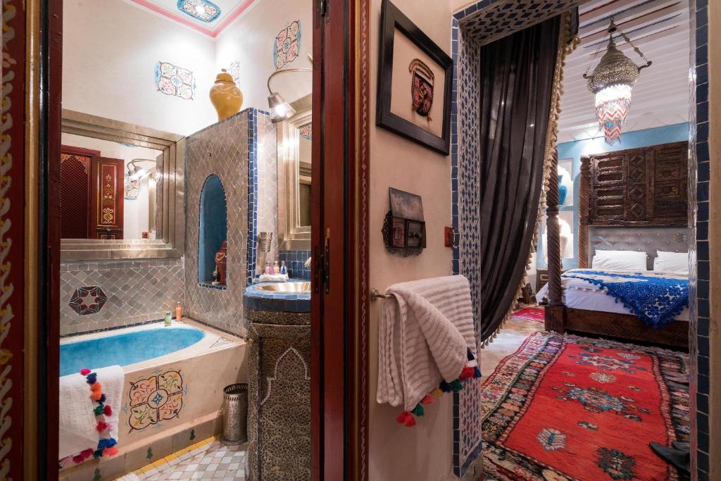 Сьюит (Sharaf Suite), Riad Hikaya