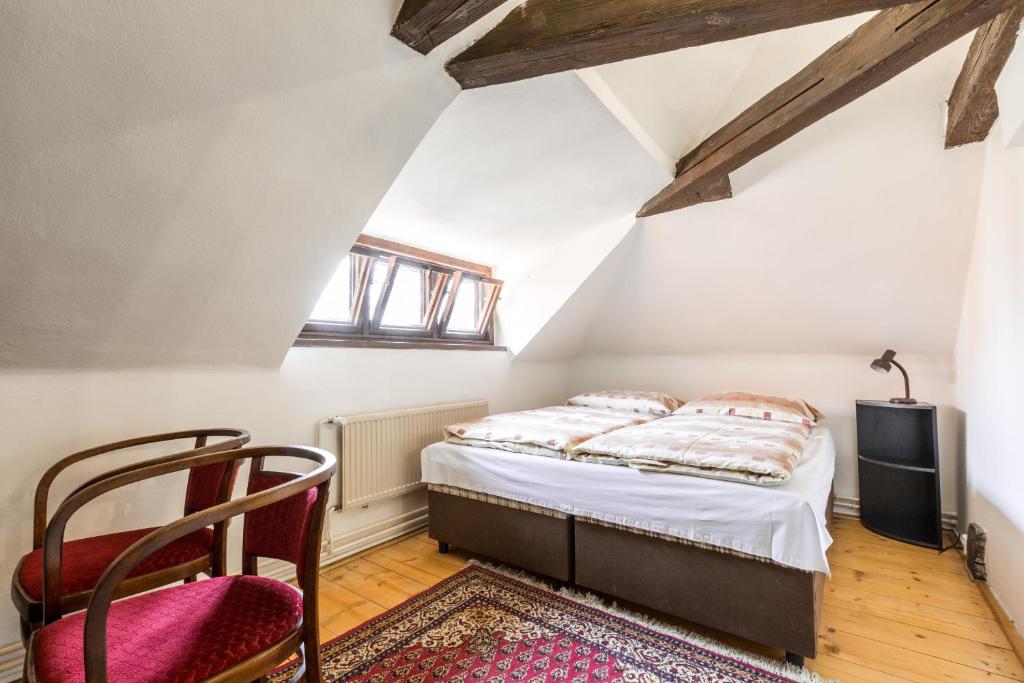 Двухместный (Двухместный номер с 1 кроватью или 2 отдельными кроватями - Мансарда) гостевого дома Dientzenhofer, Прага