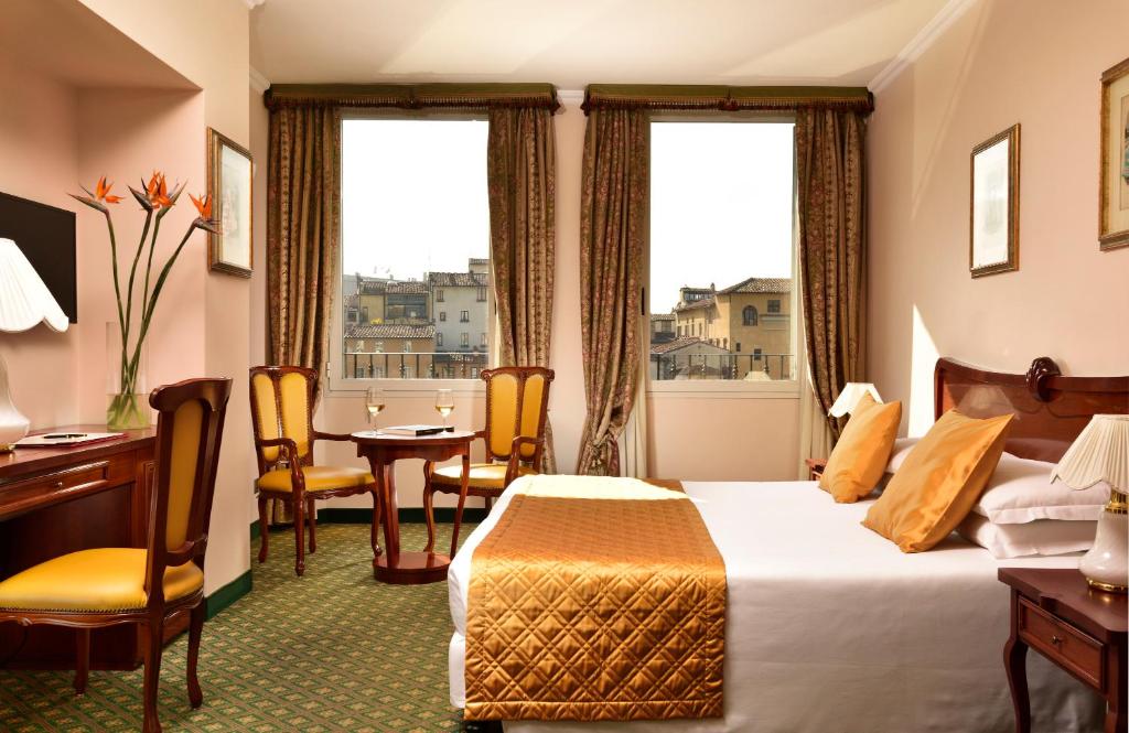 Двухместный (Двухместный номер Делюкс с 1 кроватью или 2 отдельными кроватями и видом на реку) отеля Hotel Berchielli, Флоренция