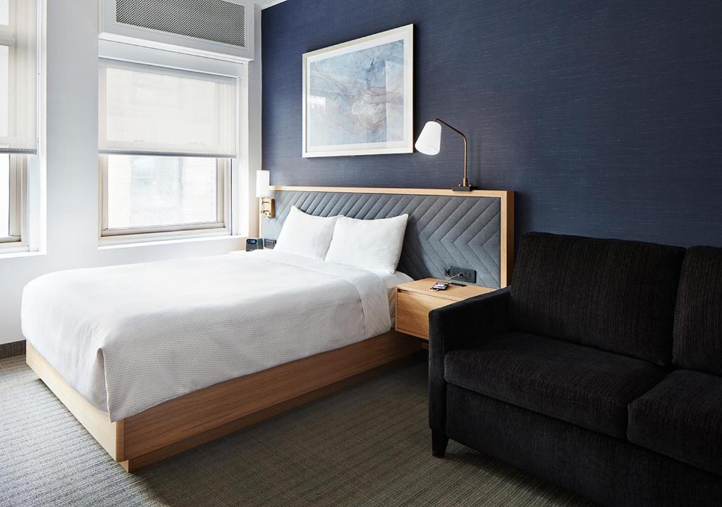Двухместный (Номер «Премиум» с кроватью размера «queen-size» и диваном-кроватью - Для некурящих) отеля Radisson Hotel New York Wall Street, Нью-Йорк