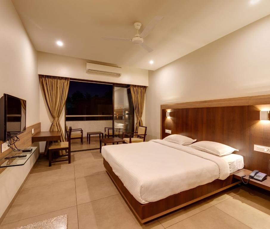 Отель Hotel Classic Mid Town, Колхапур