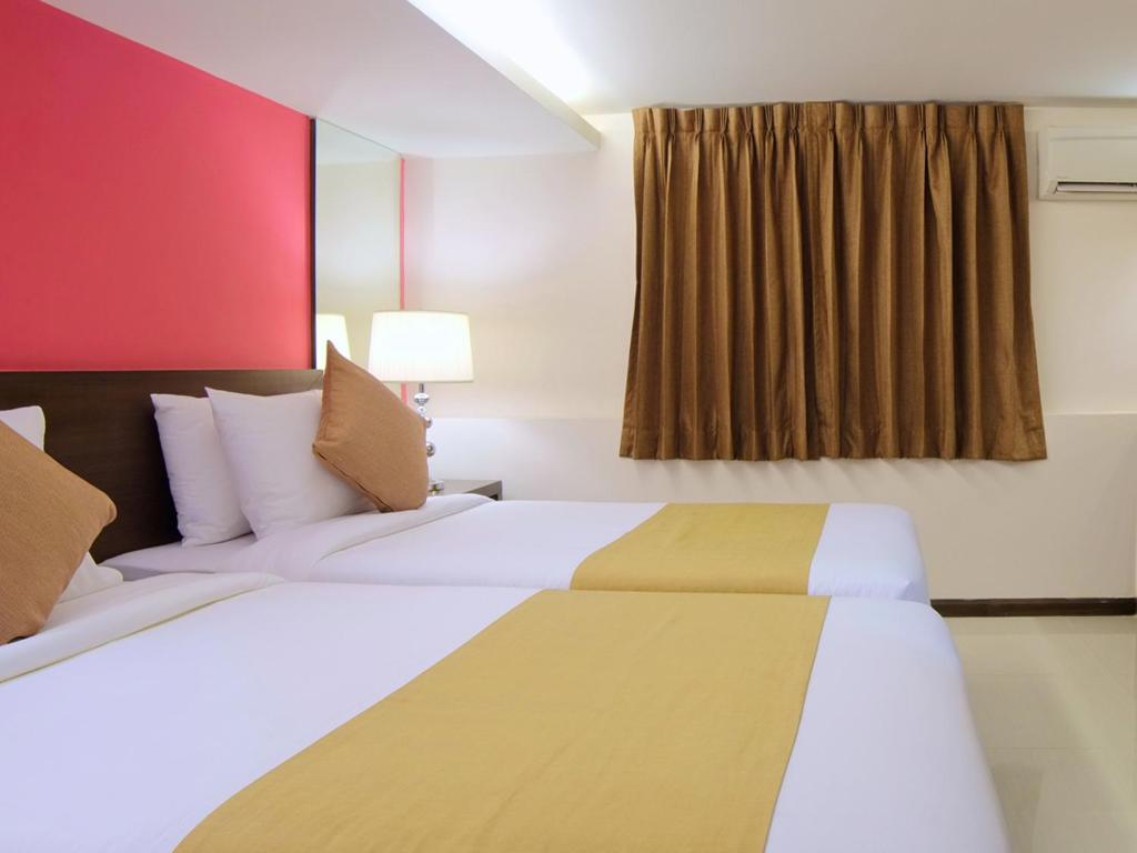 Двухместный (Семейный номер с 2 спальнями) отеля Grand Alpine Hotel, Бангкок