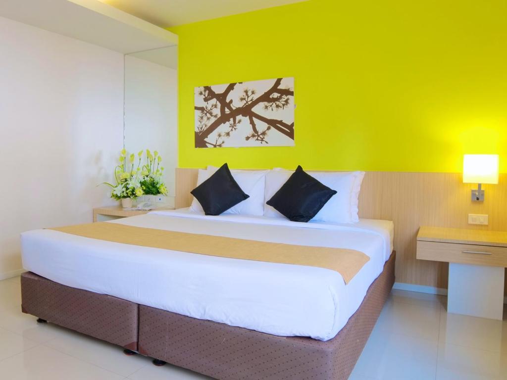 Двухместный (Улучшенный двухместный номер с 1 кроватью или 2 отдельными кроватями) отеля Grand Alpine Hotel, Бангкок