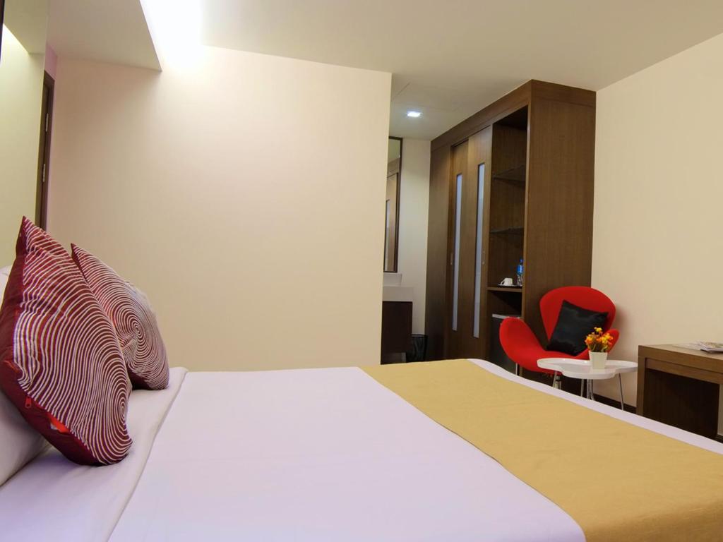 Двухместный (Двухместный номер Делюкс с 1 кроватью или 2 отдельными кроватями) отеля Grand Alpine Hotel, Бангкок