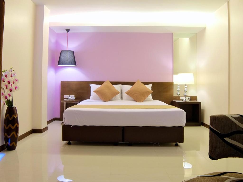 Двухместный (Двухместный номер «Гранд» Делюкс с 1 кроватью или 2 отдельными кроватями) отеля Grand Alpine Hotel, Бангкок