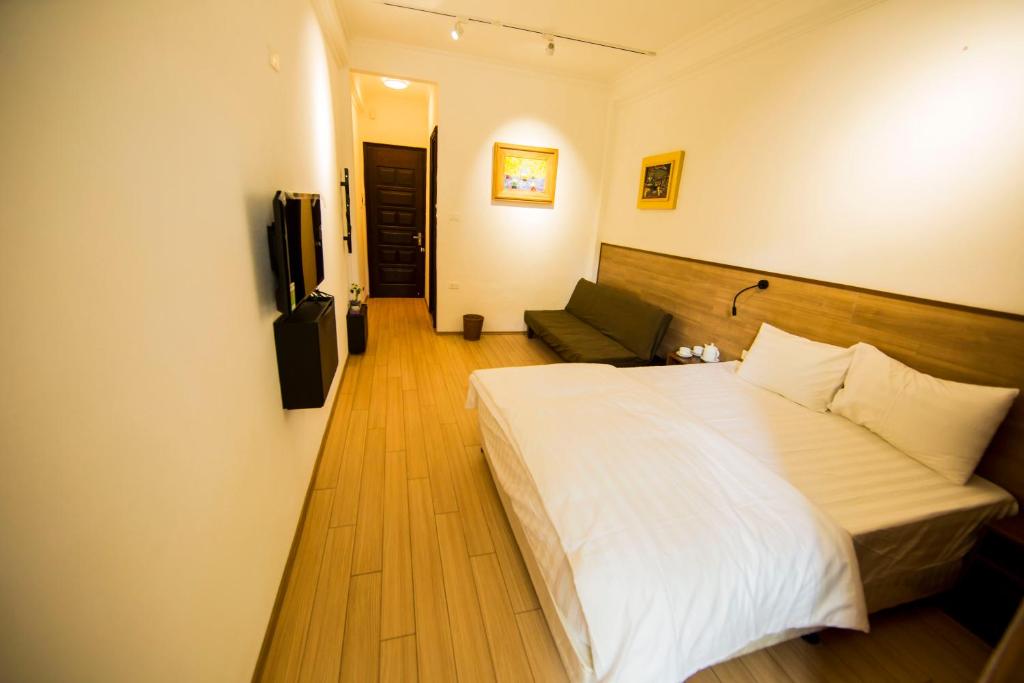 Апартаменты (Апартаменты с балконом), Elegant Studio Yet Kieu