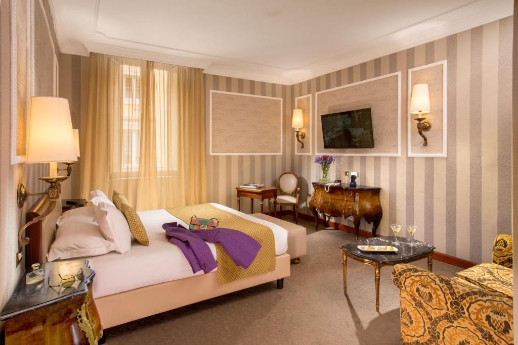 Двухместный (Улучшенный двухместный номер с 1 кроватью или 2 отдельными кроватями) отеля Hotel Savoy, Рим