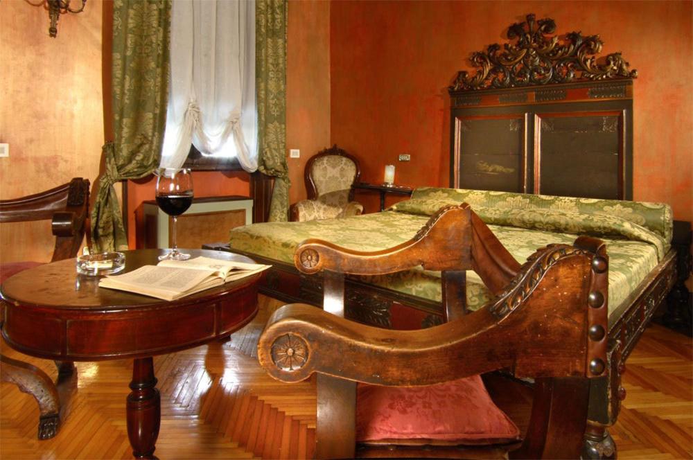 Сьюит (Люкс), Hotel Locarno