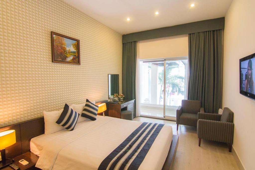Двухместный (Двухместный номер с 1 кроватью и балконом) отеля Duy Anh Hotel, Вунгтау