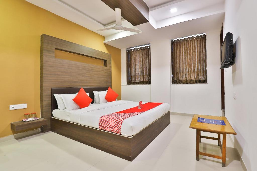 Отель OYO 12800 Hotel VLEE, Гандинагар