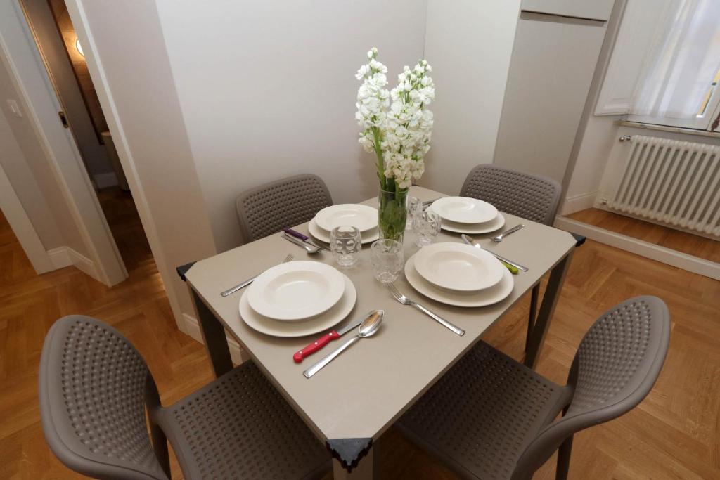 Апартаменты (Two-Bedroom Apartment (4 Adults) - V. San Giovanni in Laterano 250), Bellezza Al Colosseo