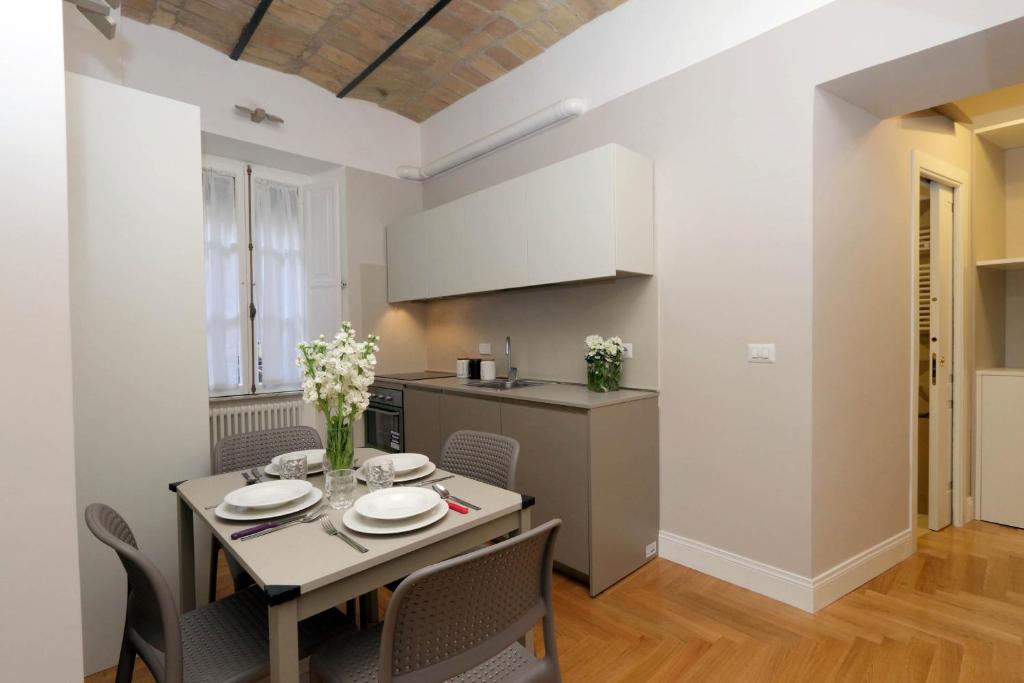 Апартаменты (Two-Bedroom Apartment (4 Adults) - V. San Giovanni in Laterano 250), Bellezza Al Colosseo