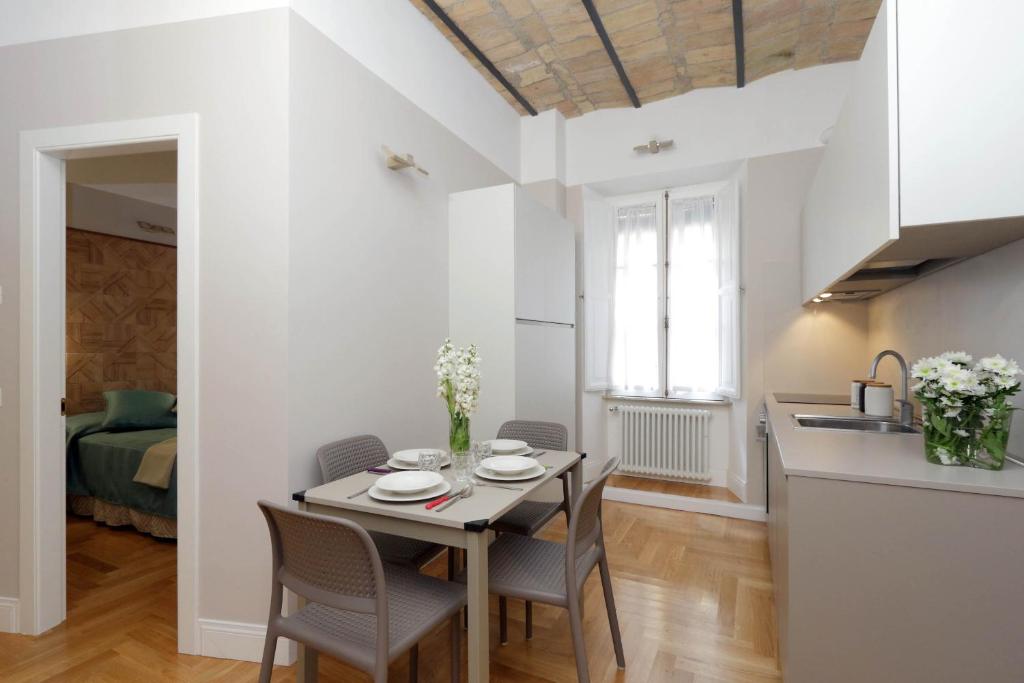 Апартаменты (Two-Bedroom Apartment (4 Adults) - V. San Giovanni in Laterano 250), Bellezza Al Colosseo