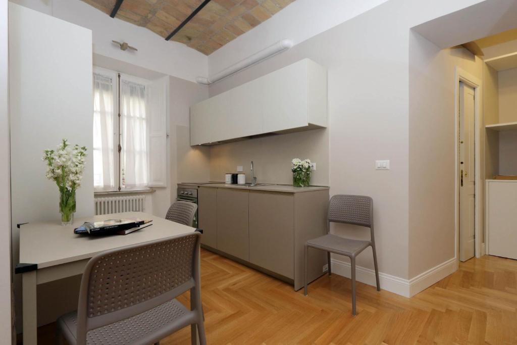 Апартаменты (Two-Bedroom Apartment (4 Adults) - V. San Giovanni in Laterano 250), Bellezza Al Colosseo