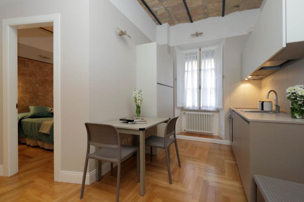 Апартаменты (Two-Bedroom Apartment (4 Adults) - V. San Giovanni in Laterano 250), Bellezza Al Colosseo