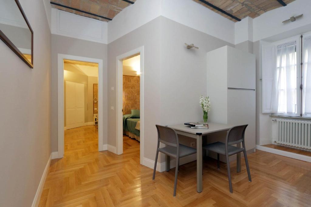 Апартаменты (Two-Bedroom Apartment (4 Adults) - V. San Giovanni in Laterano 250), Bellezza Al Colosseo