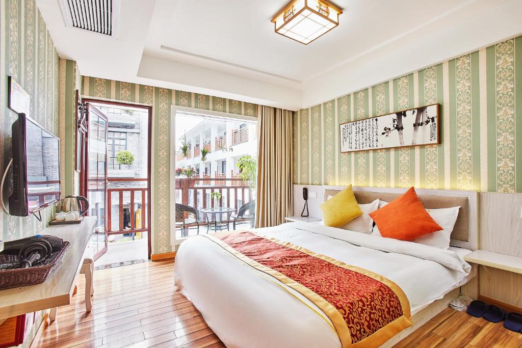 Двухместный (Номер с кроватью размера «queen-size» и балконом) хостела Hangzhou Xihu Qinghe Hostel, Ханчжоу