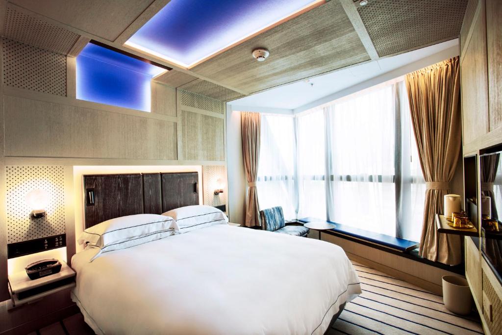 Двухместный (Улучшенный двухместный номер с 1 кроватью или 2 отдельными кроватями) отеля The Emperor Hotel, Гонконг (город)
