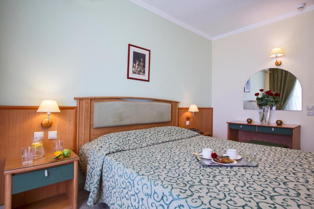 Двухместный (Двухместный номер с 2 отдельными кроватями и видом на горы) отеля Tolon Holidays Hotel, Толон