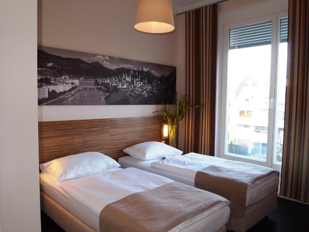 Двухместный (Специальное предложение — Двухместный номер с 1 кроватью или 2 отдельными кроватями и кондиционером) отеля Altstadt Hotel Hofwirt Salzburg, Зальцбург