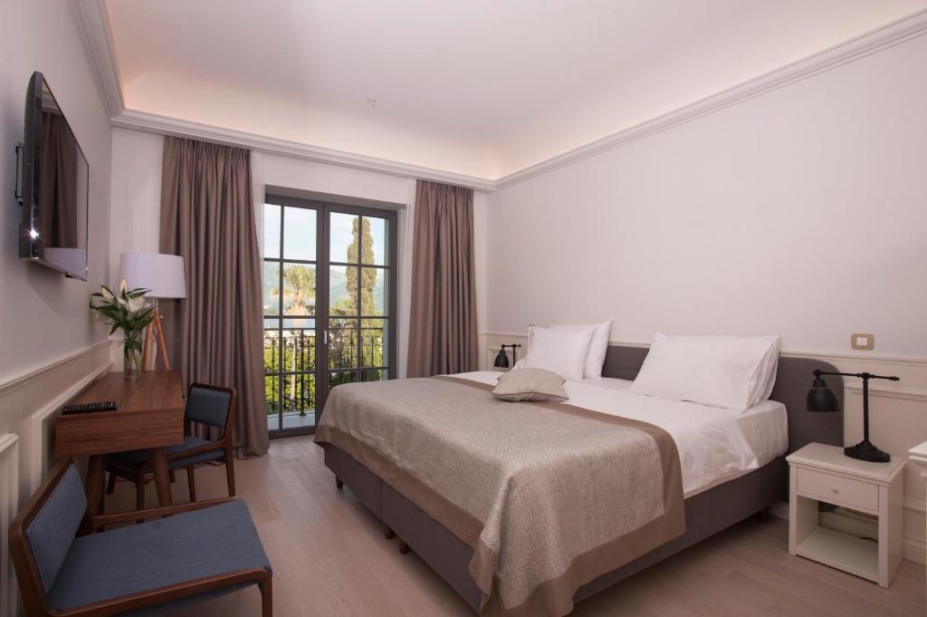 Двухместный (Двухместный номер с 1 кроватью или 2 отдельными кроватями и видом на море) отеля Hotel Majestic, Будва
