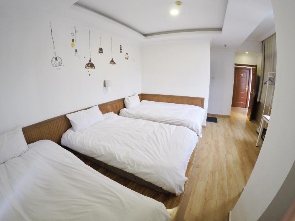 Трехместный (Трехместный номер с собственной ванной комнатой) хостела Lazy Gaga Hostel Guangzhou, Гуанчжоу