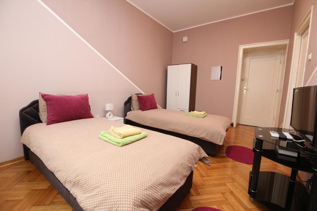 Двухместный (Двухместный номер с 2 отдельными кроватями) хостела Hostel Fine, Белград
