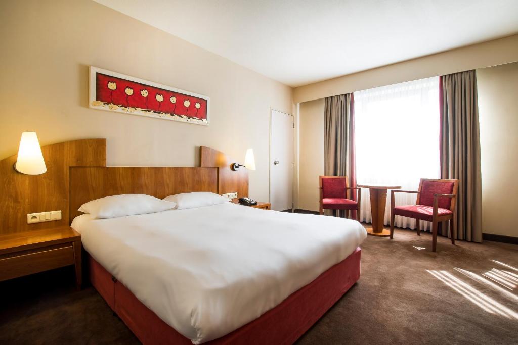 Двухместный (Стандартный двухместный номер с 1 двуспальной или 2 отдельными кроватями) отеля Astoria Hotel, Антверпен