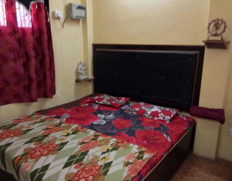 Двухместный (Стандартный двухместный номер с 1 кроватью и вентилятором) гостевого дома Maa Vaishno Guest House, Варанаси