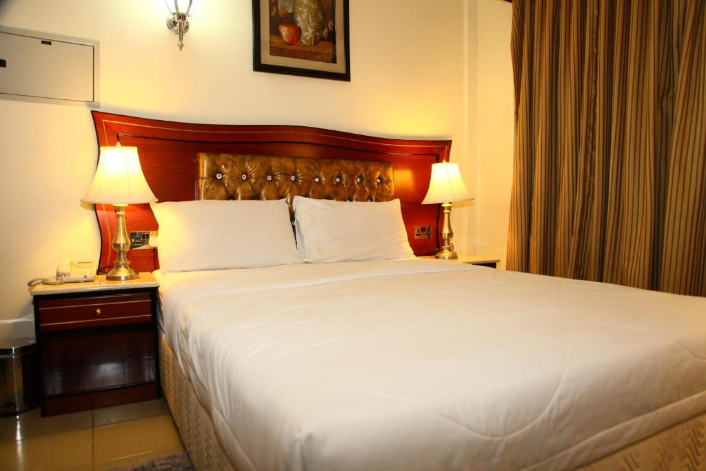 Двухместный (Стандартный номер с кроватью размера «king-size») отеля Saffron Hotel, Дубай