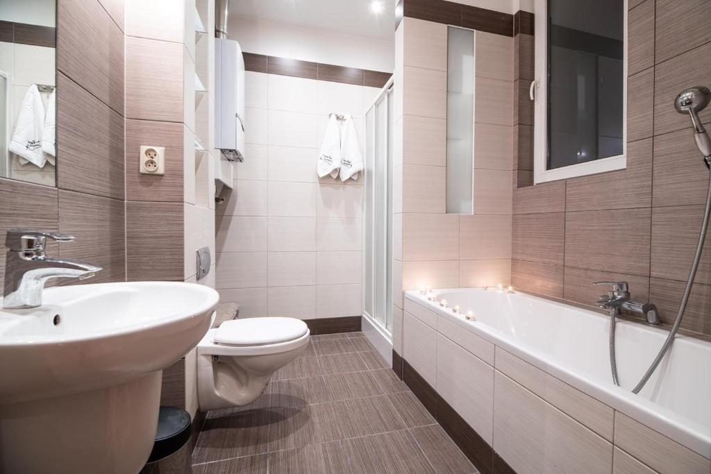 Апартаменты (Апартаменты с балконом - Krowoderska, 6), Cracow Rent Apartments