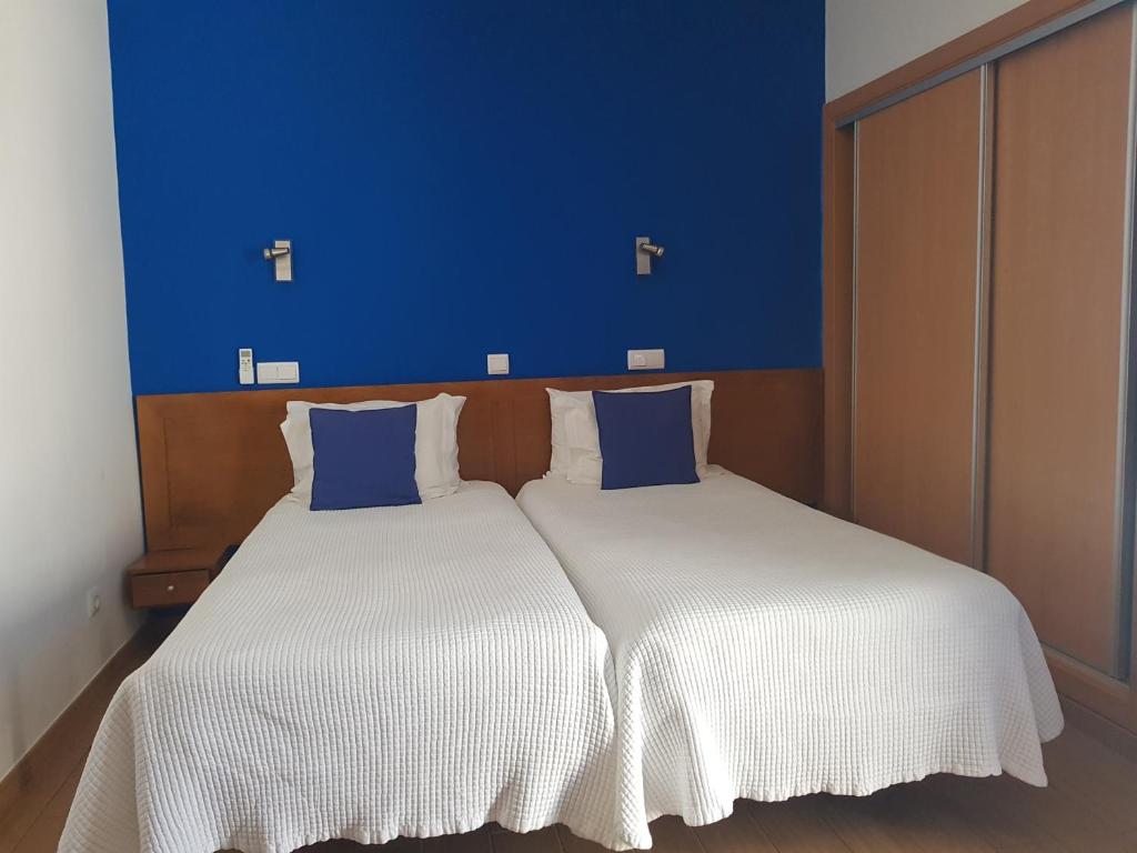 Двухместный (Двухместный номер с 2 отдельными кроватями и балконом) гостевого дома Frentomar, Албуфейра