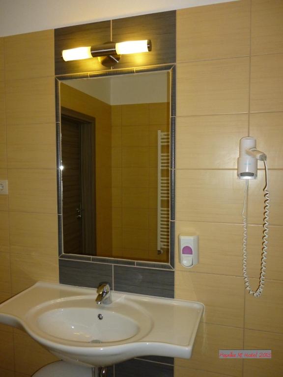 Двухместный (Двухместный номер с 1 кроватью или 2 отдельными кроватями) отеля Paprika M1 Hotel, Мошонмадьяровар