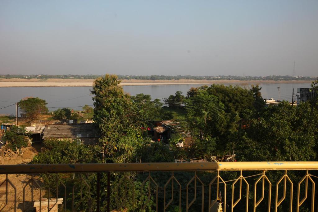 Двухместный (Superior Double Room River View) отеля Hotel Temple On Ganges, Варанаси