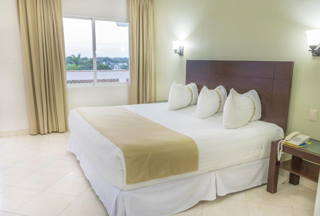 Двухместный (Номер Делюкс с кроватью размера «king-size») отеля Hotel Casa Blanca, Четумаль